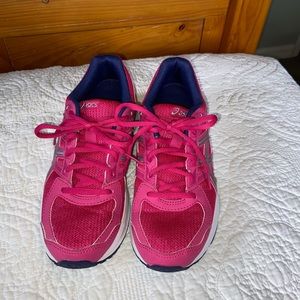 Women’s ASICS size 7